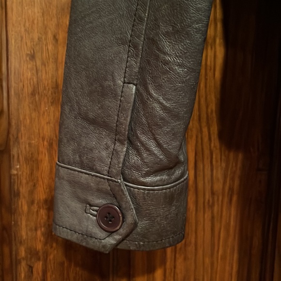 Wilson’s Gray Leather Jacket - Picture 4 of 7